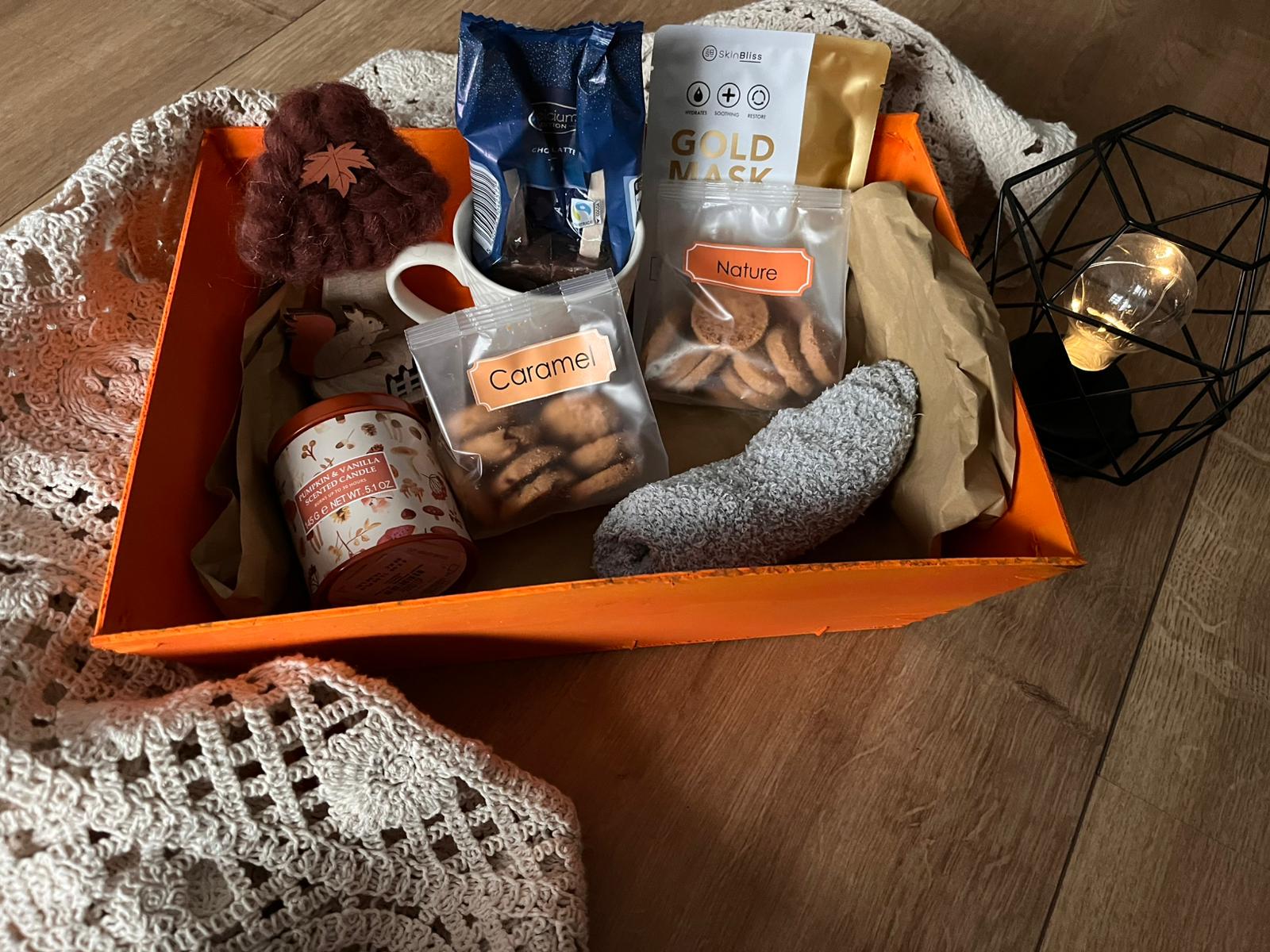 Box My.boxforyou avec biscuits, présentée comme transition visuelle dans l'histoire de la marque.